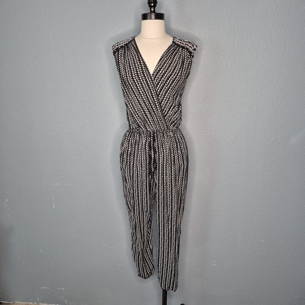 Max Studio Jumpsuit Womens Small Sleeveless V-Neck Cropped Peg Leg Black White